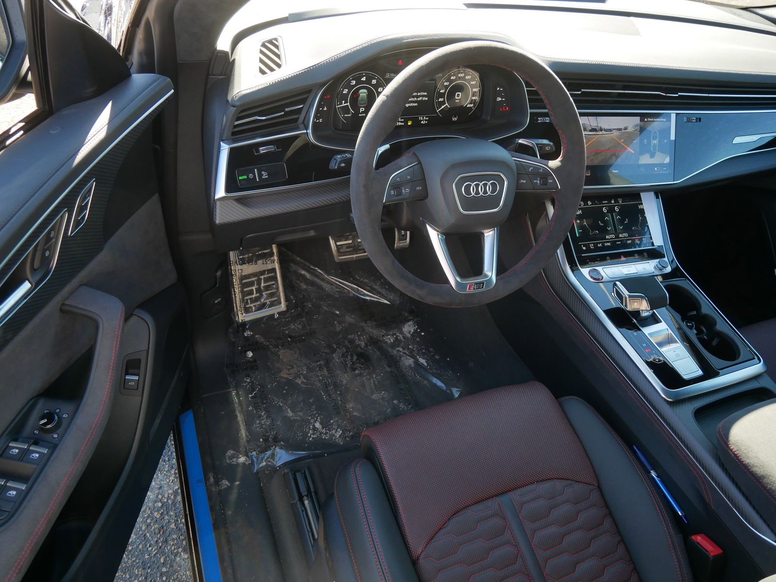 Thumbnail: 2026 Audi RS Q8 - 9