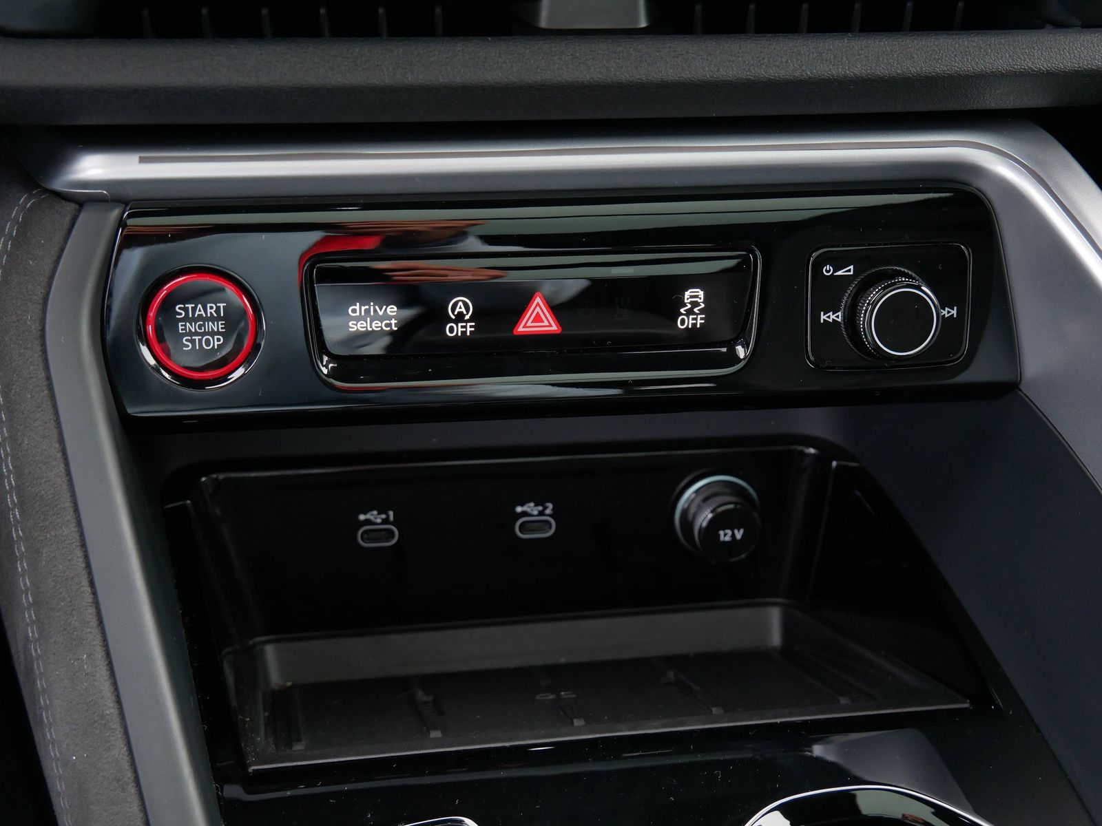 Thumbnail: 2025 Audi SQ5 - 19