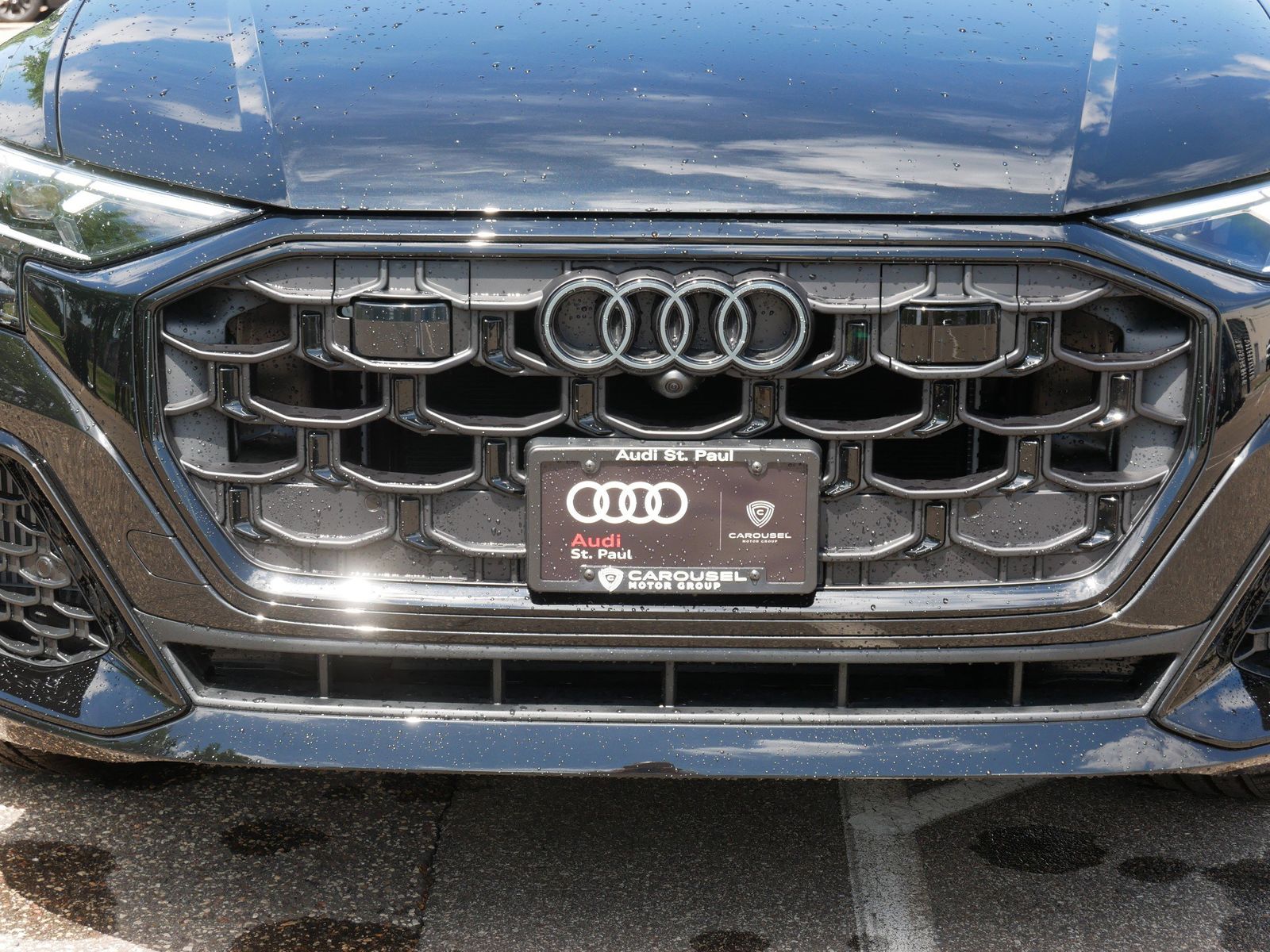 Thumbnail: 2026 Audi Q8 - 8