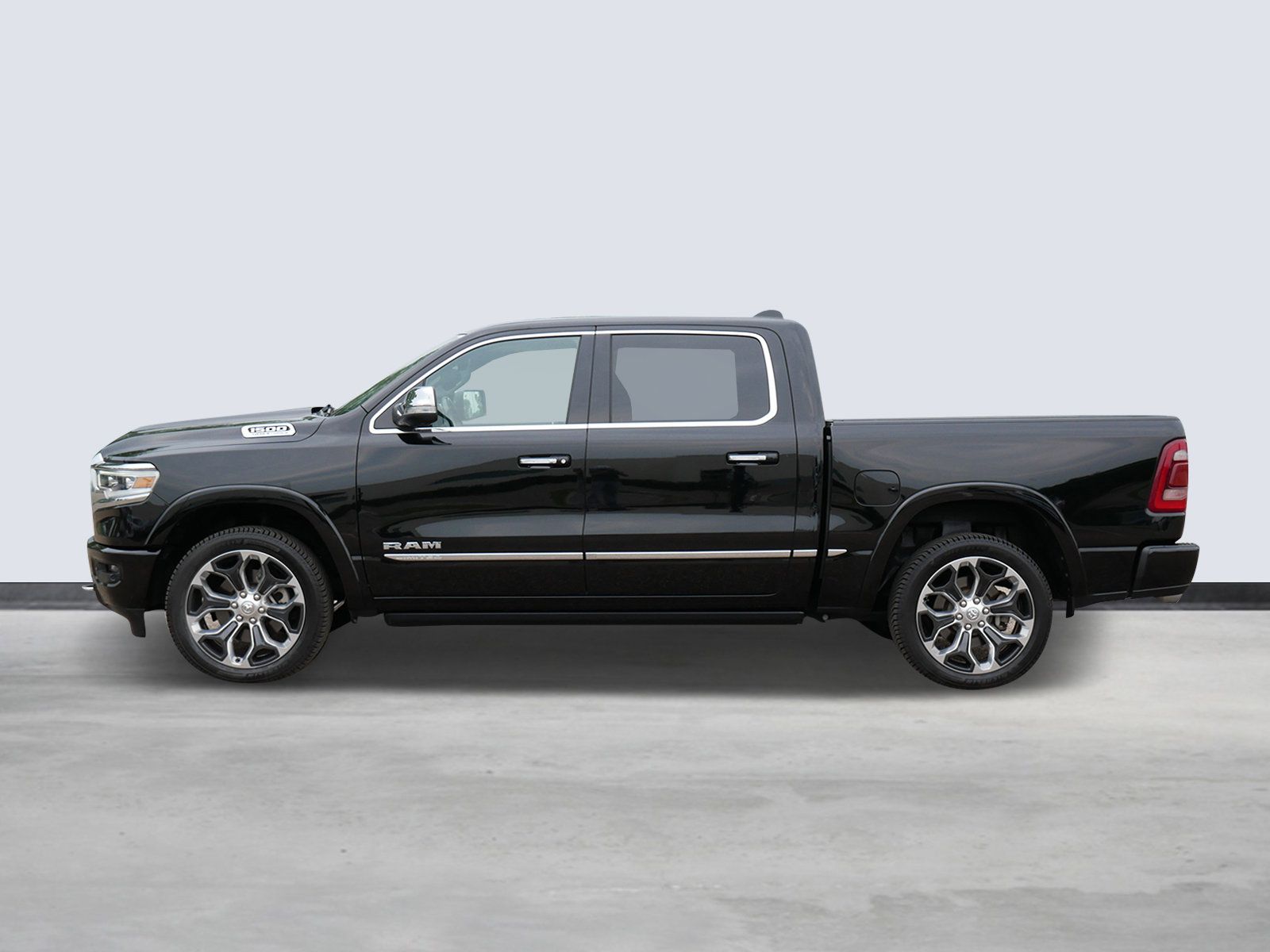 Used 2022 RAM Ram 1500 Pickup Limited with VIN 1C6SRFHT4NN355514 for sale in Saint Paul, Minnesota