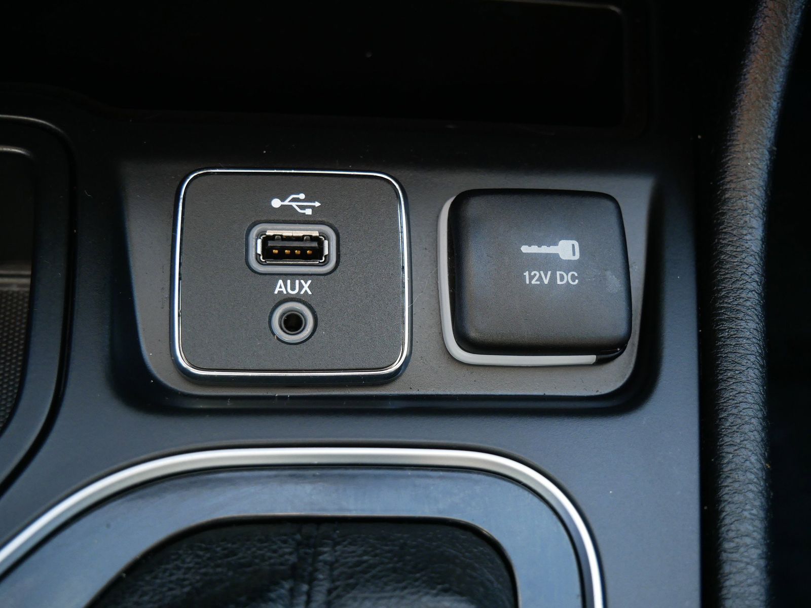 Thumbnail: 2019 Jeep Cherokee - 16