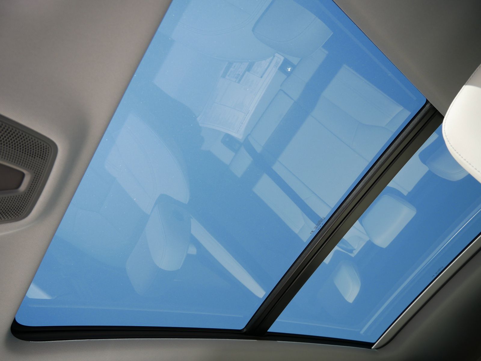 Thumbnail: 2025 Audi Q6 e-tron - 16