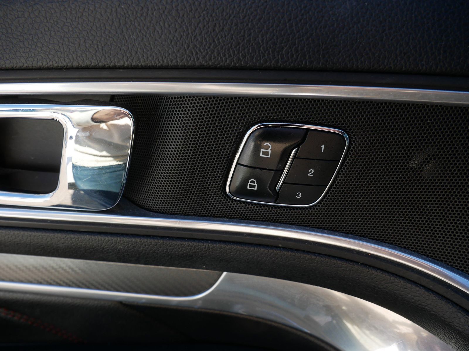 Thumbnail: 2016 Ford Explorer - 11