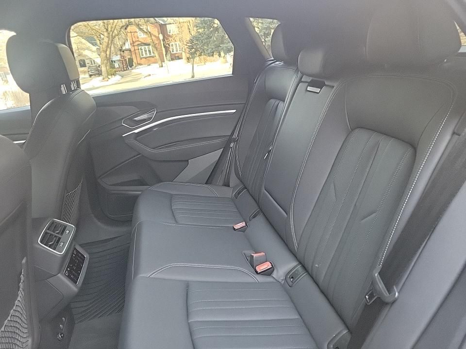 Thumbnail: 2023 Audi e-tron - 12