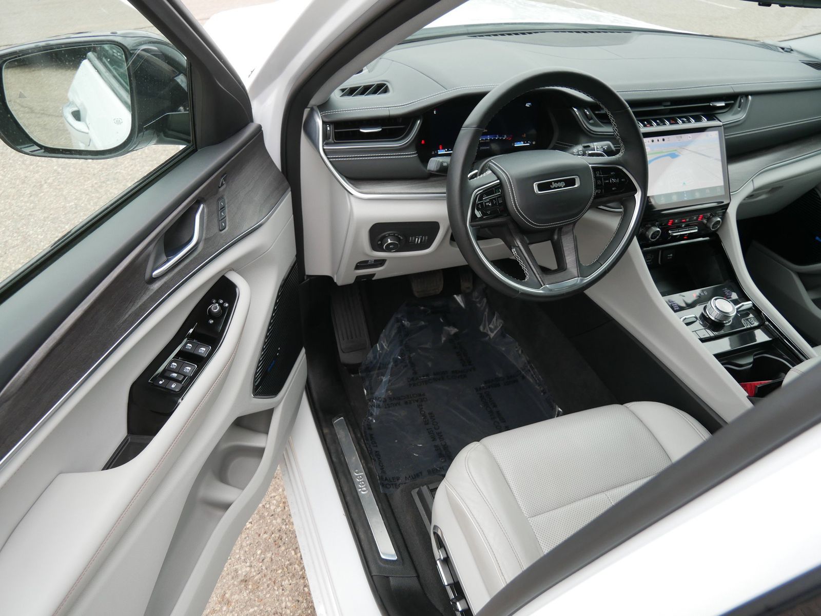 Thumbnail: 2022 Jeep Grand Cherokee - 9