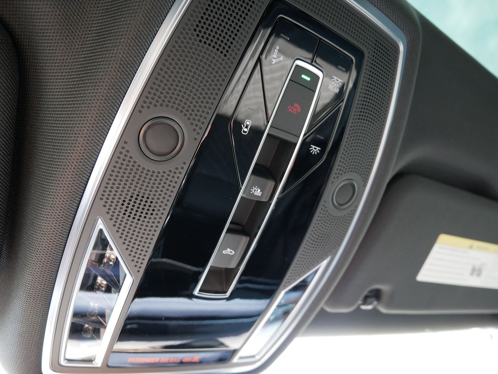 Thumbnail: 2025 Audi S8 - 23
