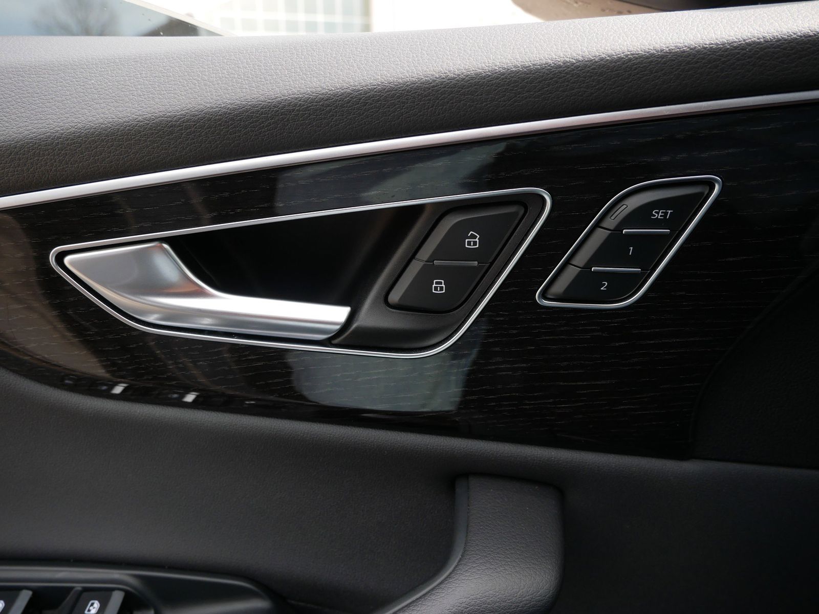 Thumbnail: 2021 Audi Q8 - 13