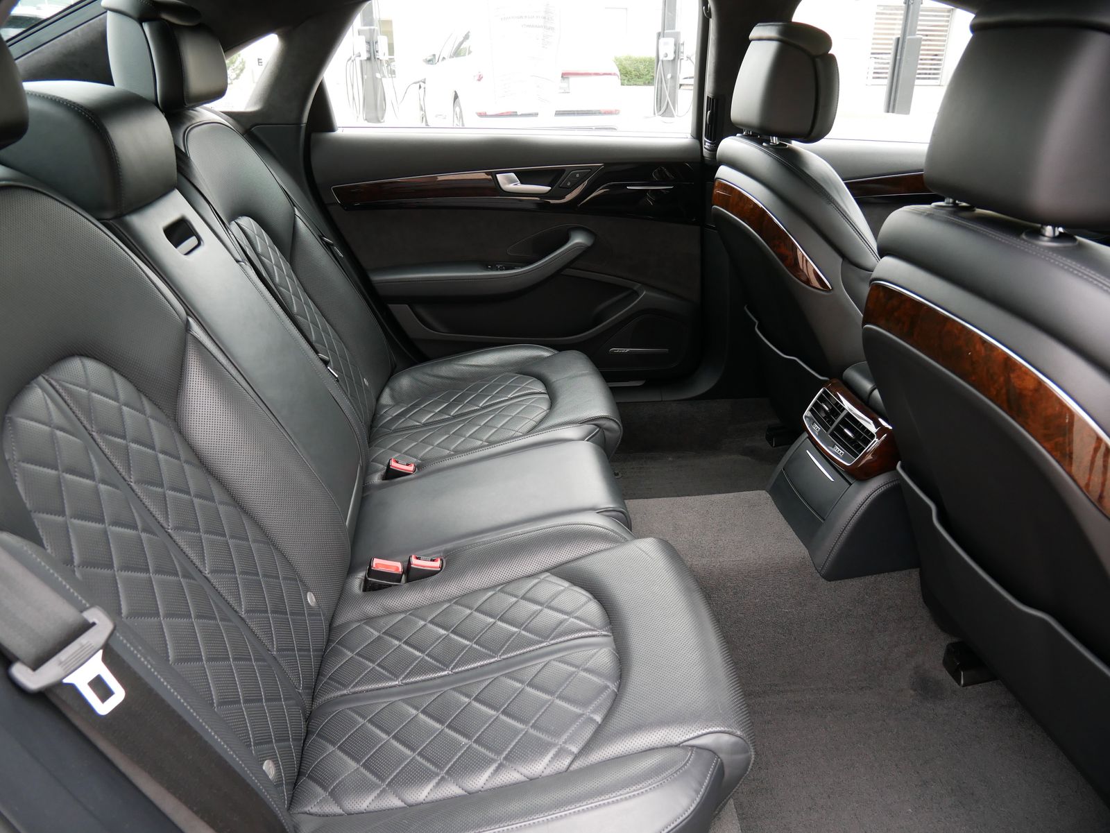 Thumbnail: 2017 Audi A8 - 11