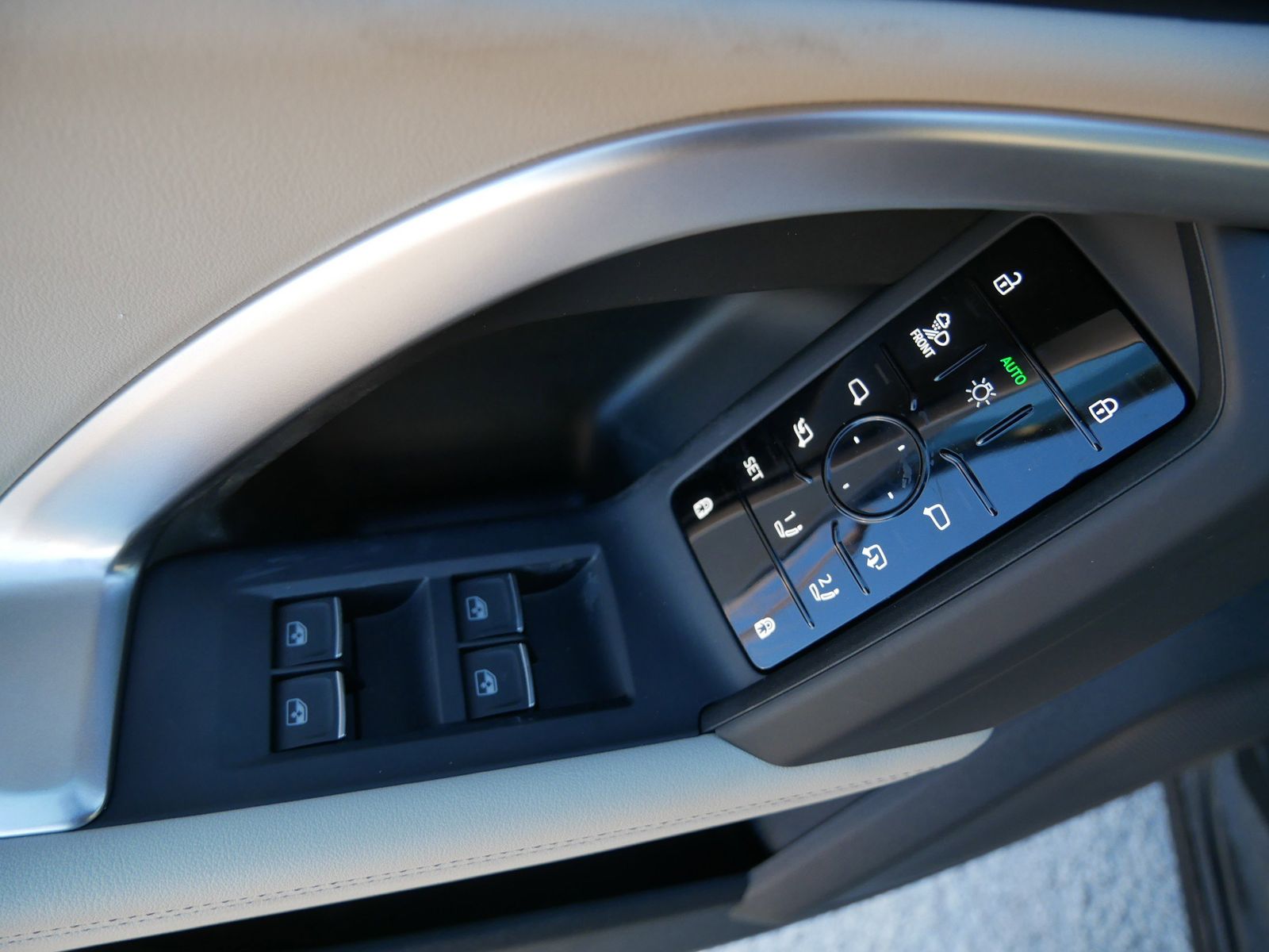 Thumbnail: 2025 Audi Q5 - 15