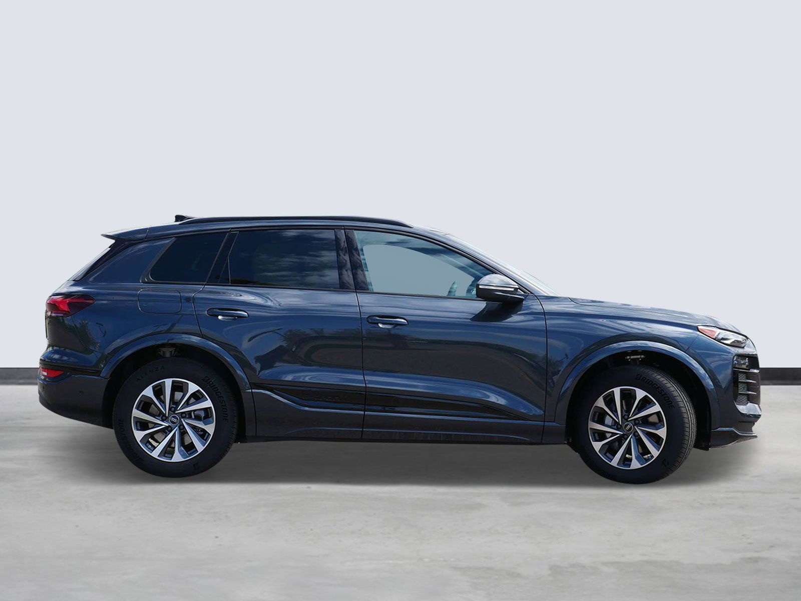 Thumbnail: 2025 Audi SQ5 - 5