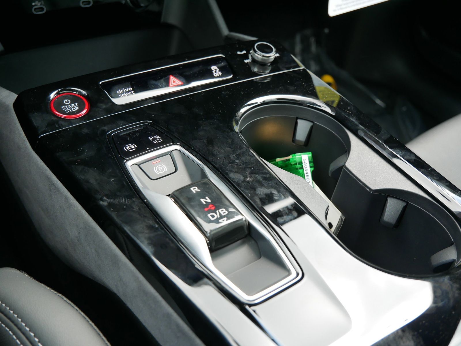 Thumbnail: 2025 Audi SQ6 e-tron - 14