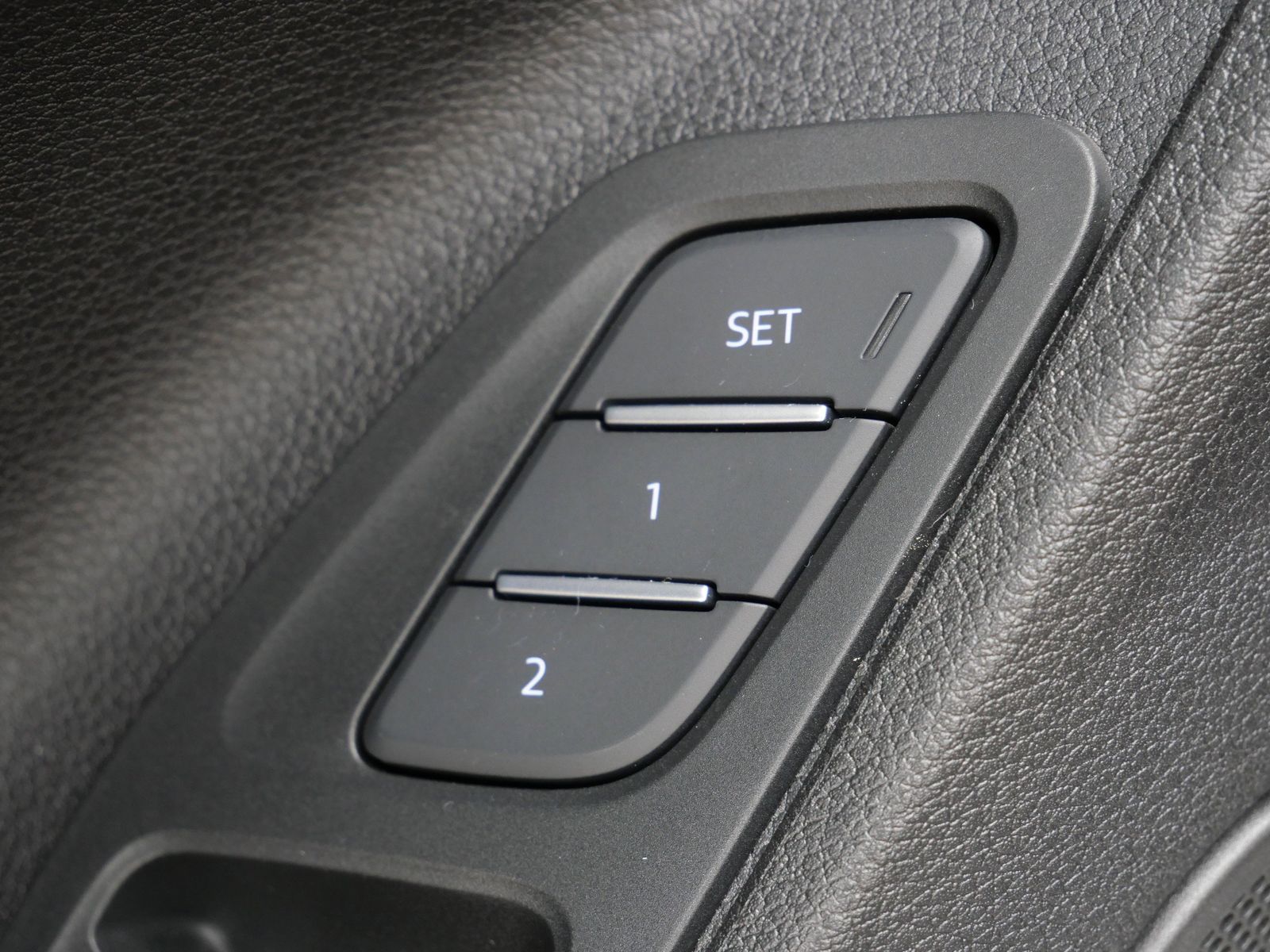 Thumbnail: 2025 Audi Q3 - 17