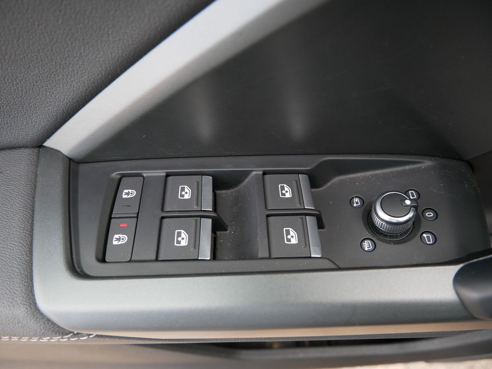 Thumbnail: 2023 Audi Q3 - 13