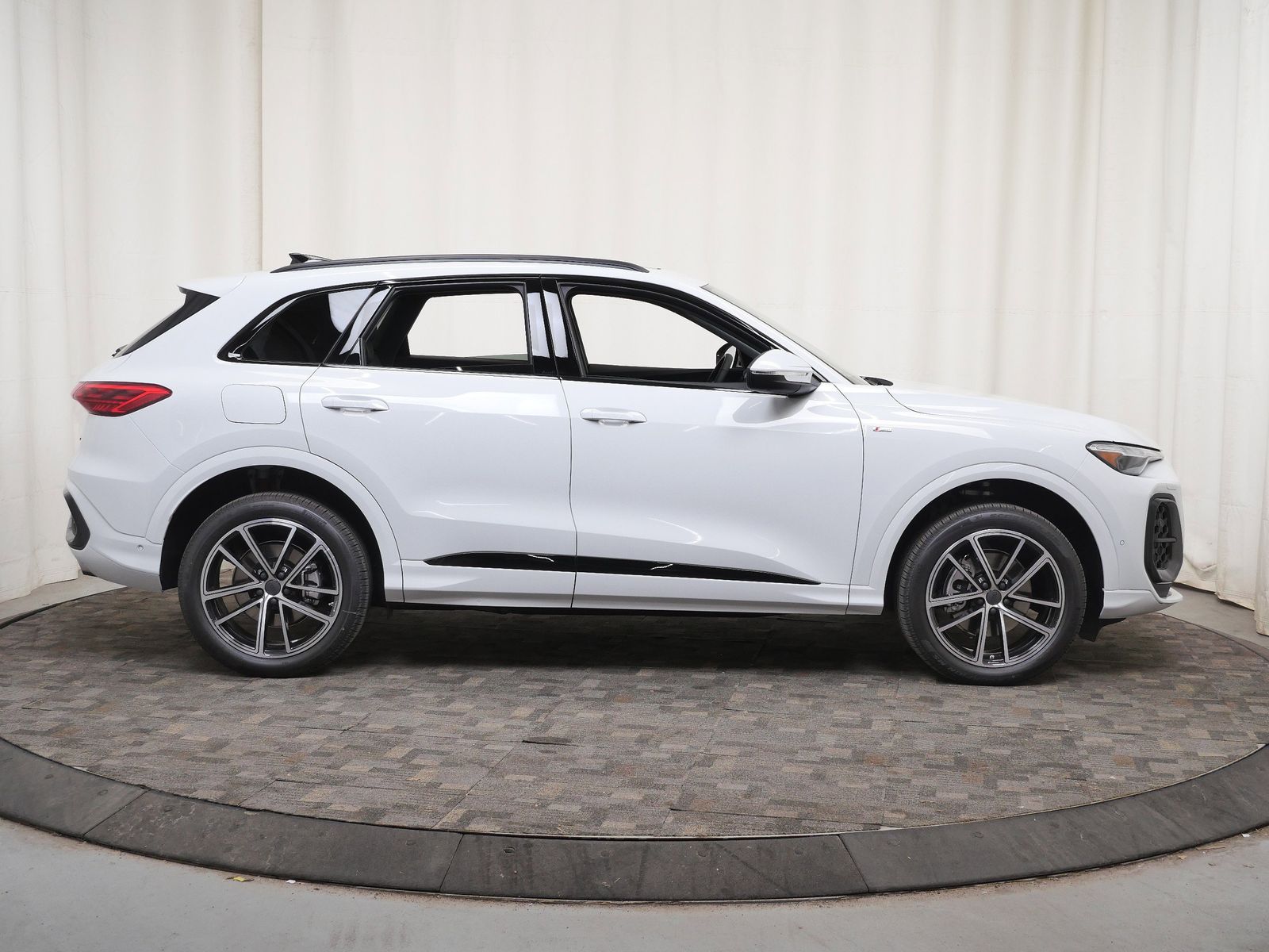 Thumbnail: 2026 Audi Q5 - 7