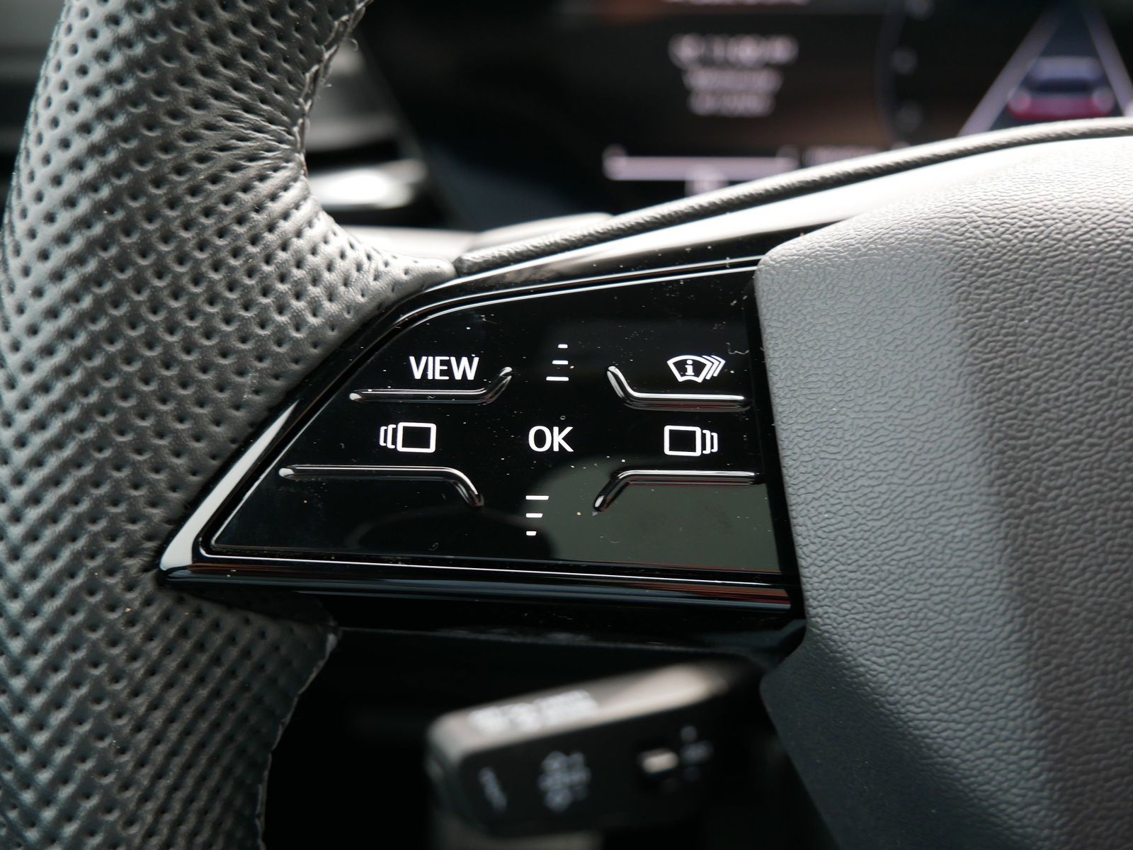 Thumbnail: 2025 Audi SQ5 - 24