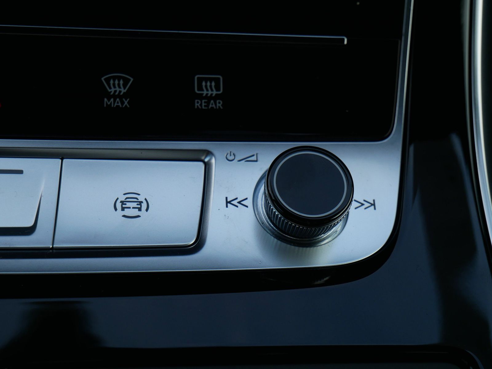 Thumbnail: 2026 Audi RS Q8 - 24