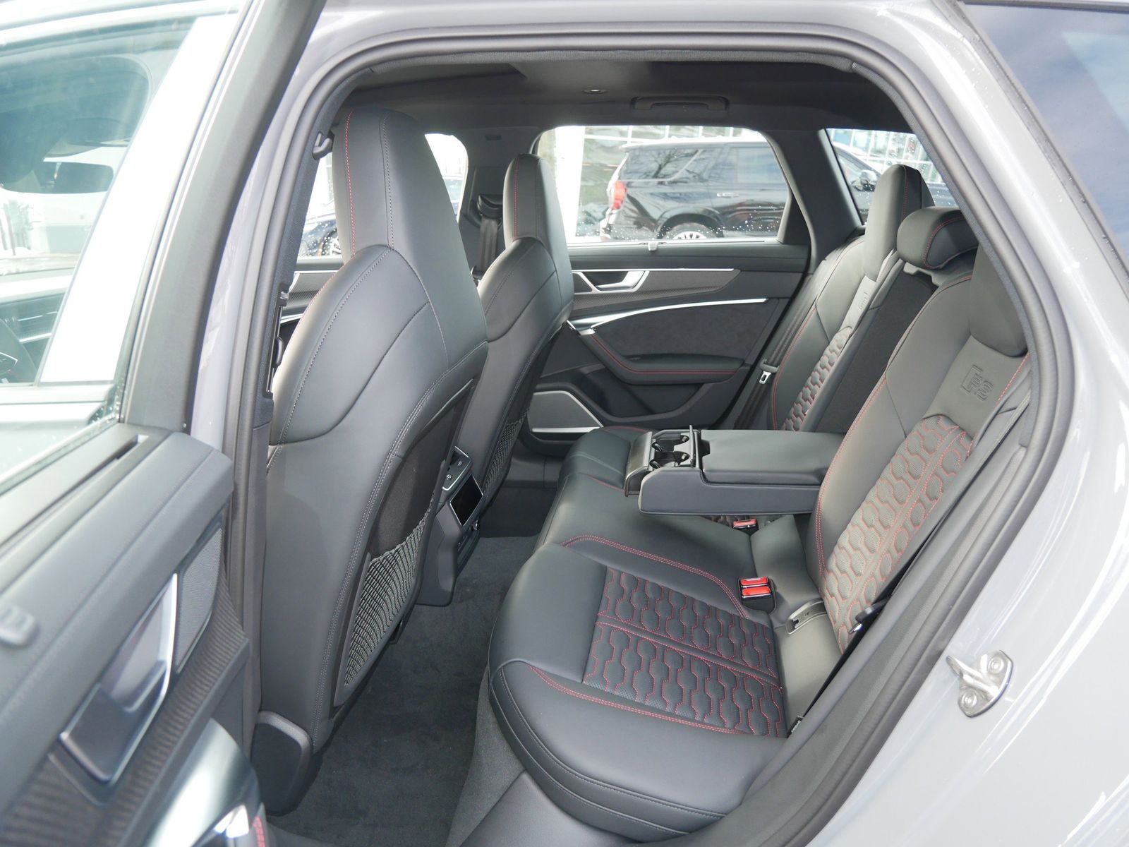 Thumbnail: 2026 Audi RS 6 - 11