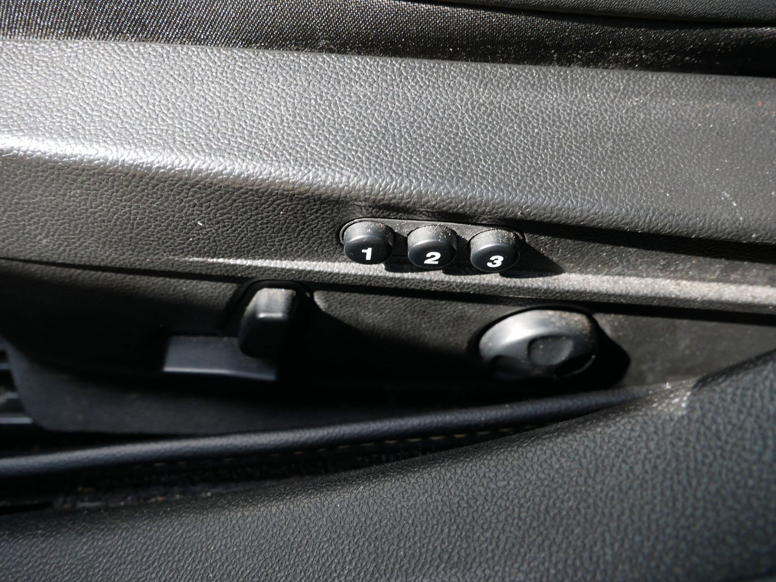 Thumbnail: 2017 Alfa Romeo Giulia - 16