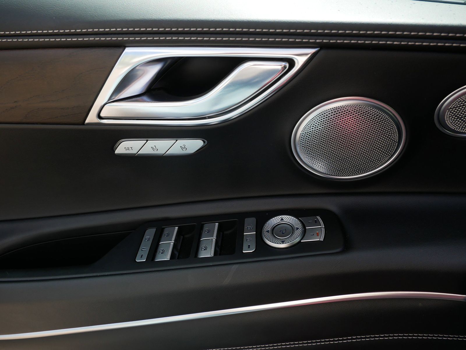 Thumbnail: 2024 Genesis GV80 - 15