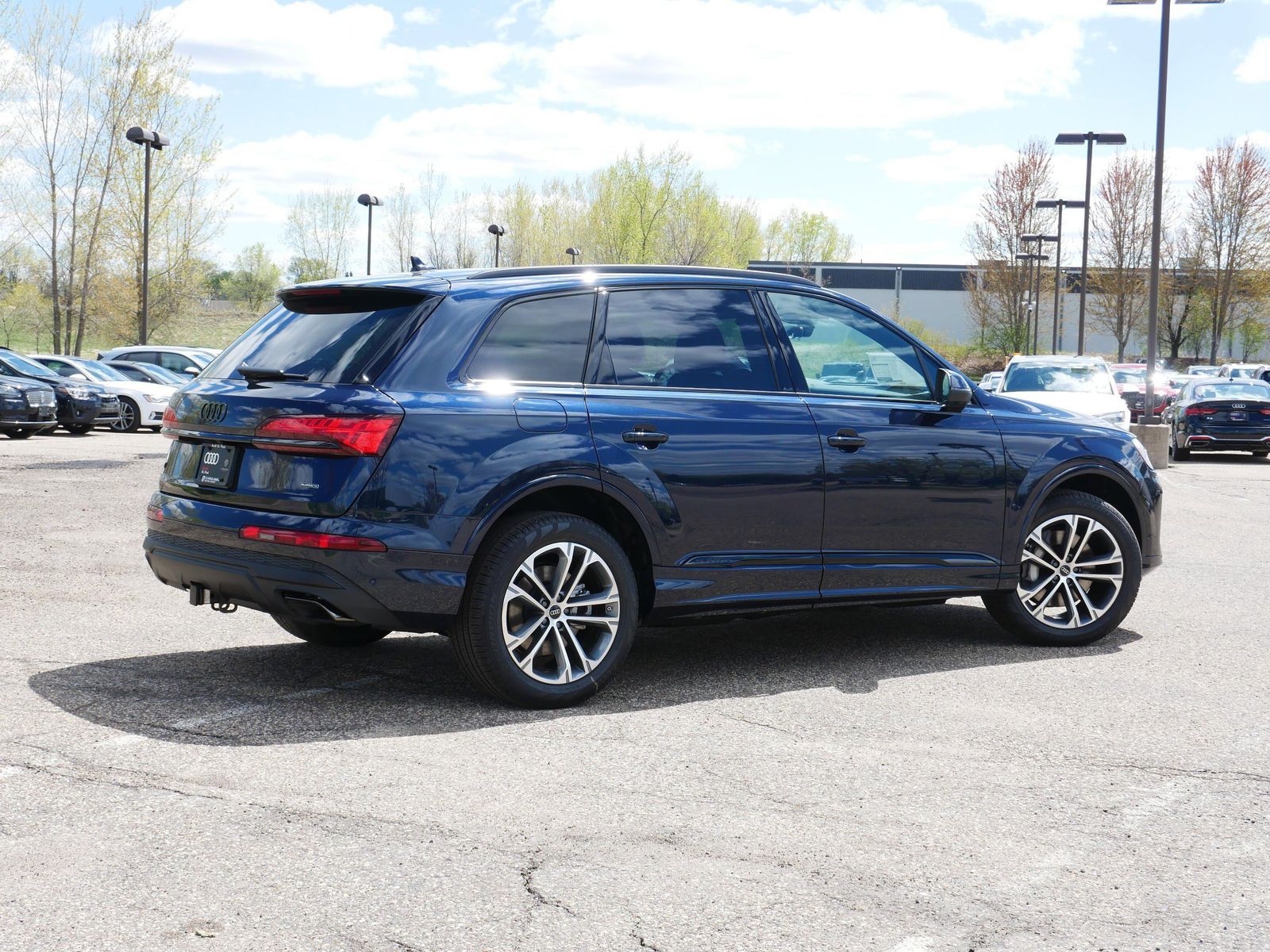 Thumbnail: 2026 Audi Q7 - 4