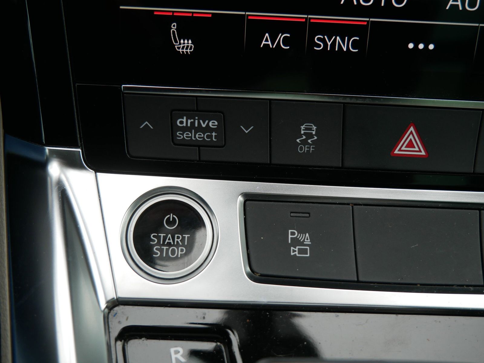 Thumbnail: 2023 Audi e-tron - 21