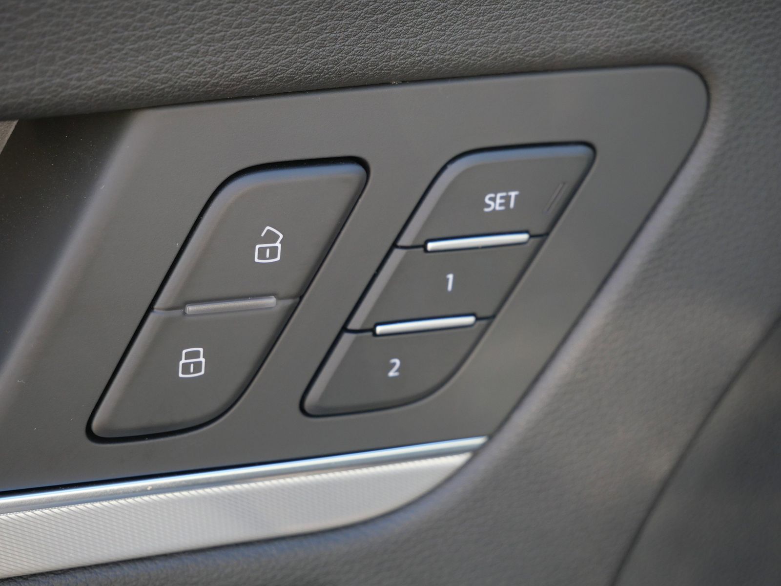 Thumbnail: 2025 Audi Q5 - 16