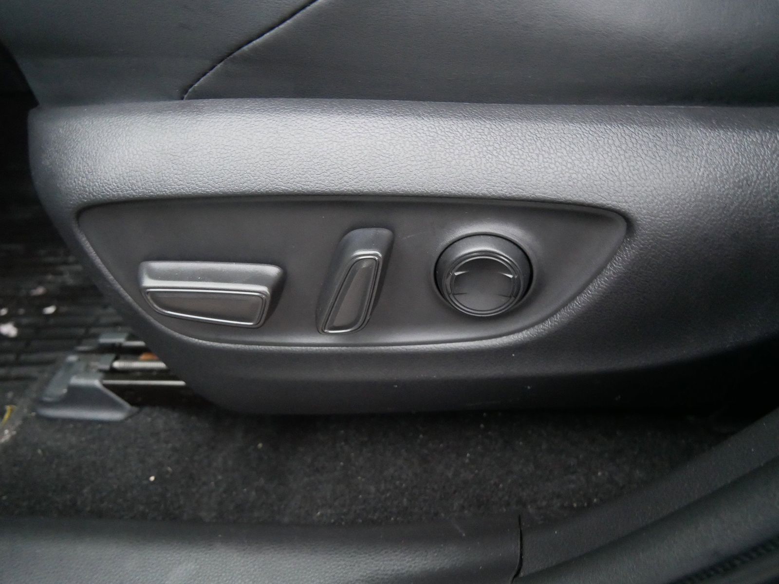 Thumbnail: 2023 Toyota RAV4 - 14