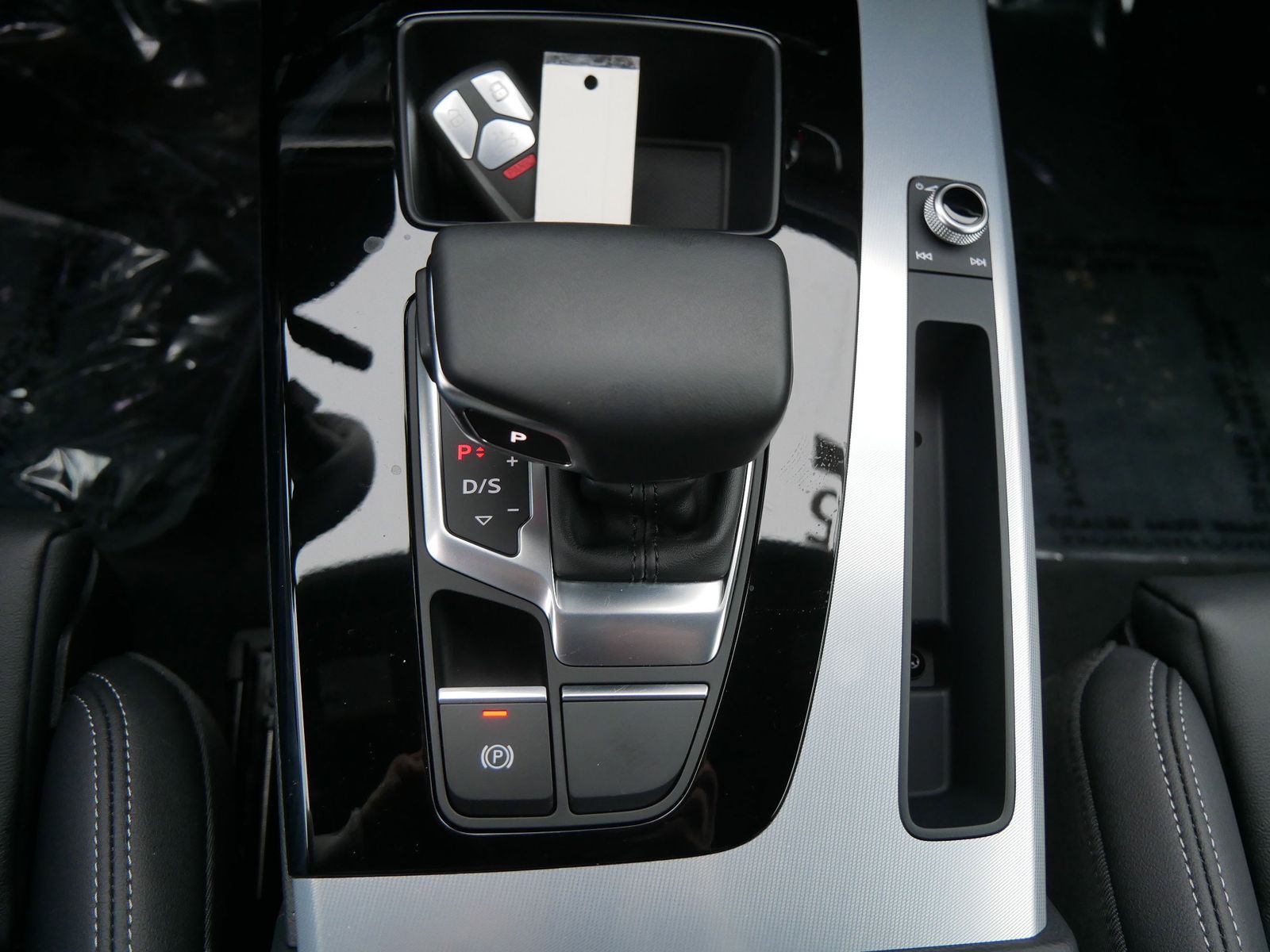 Thumbnail: 2025 Audi Q5 - 17