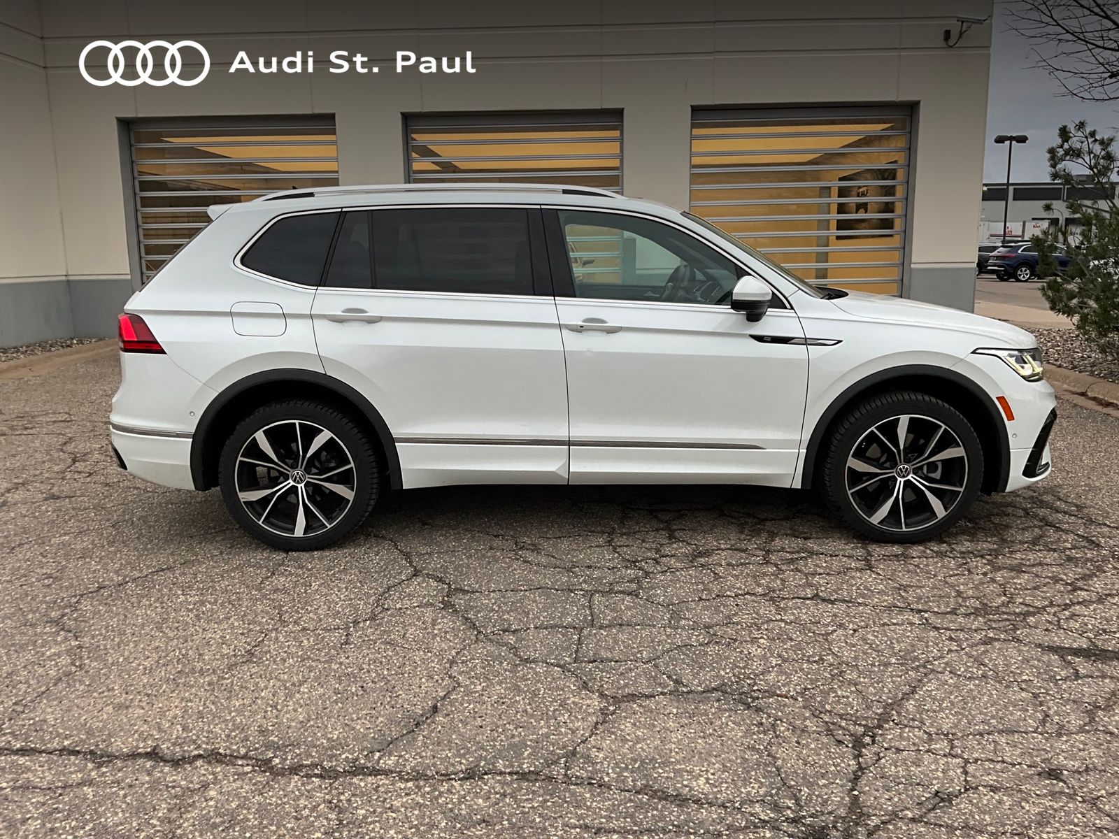 Thumbnail: 2022 Volkswagen Tiguan - 1