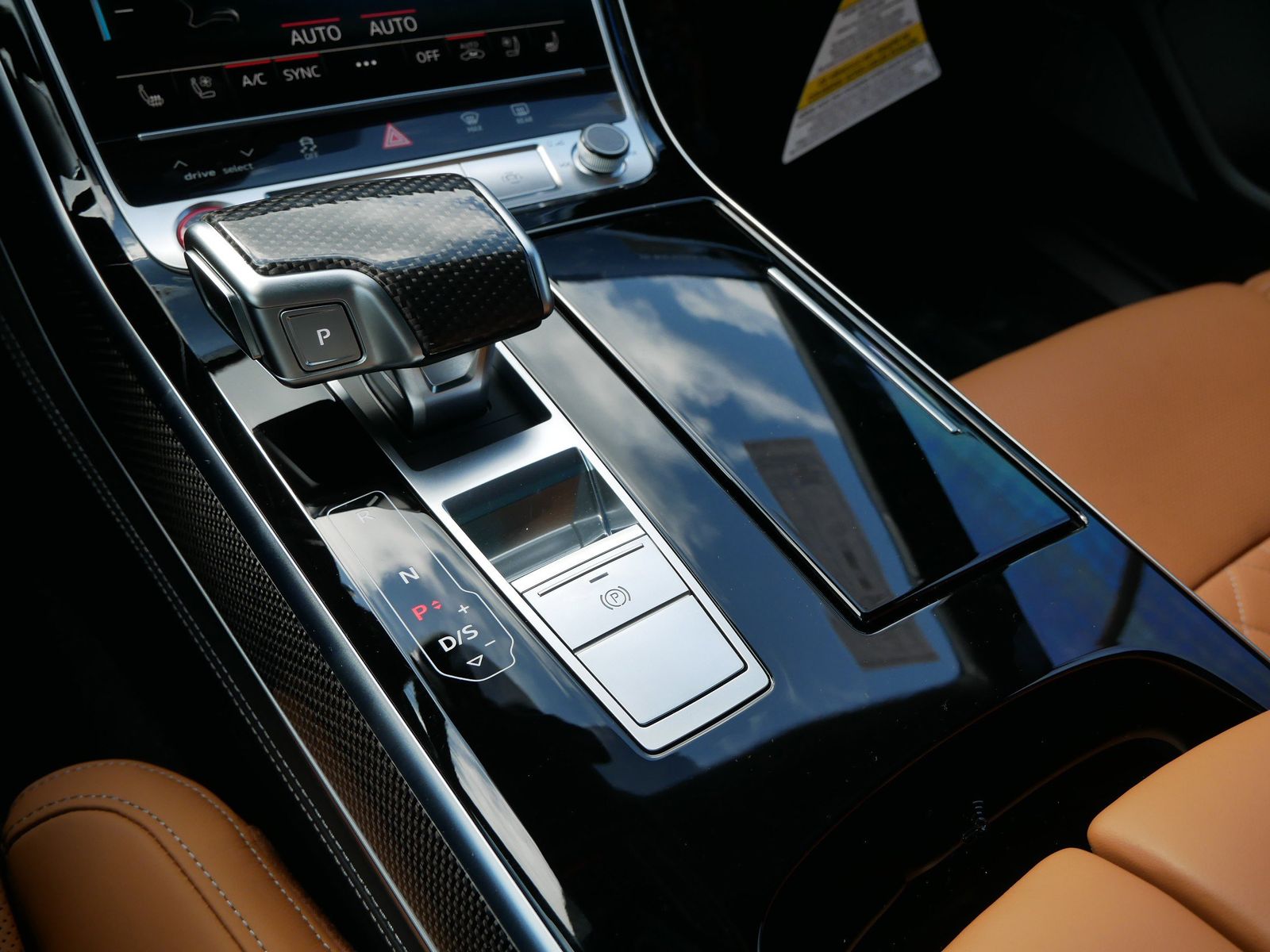 Thumbnail: 2025 Audi S8 - 13