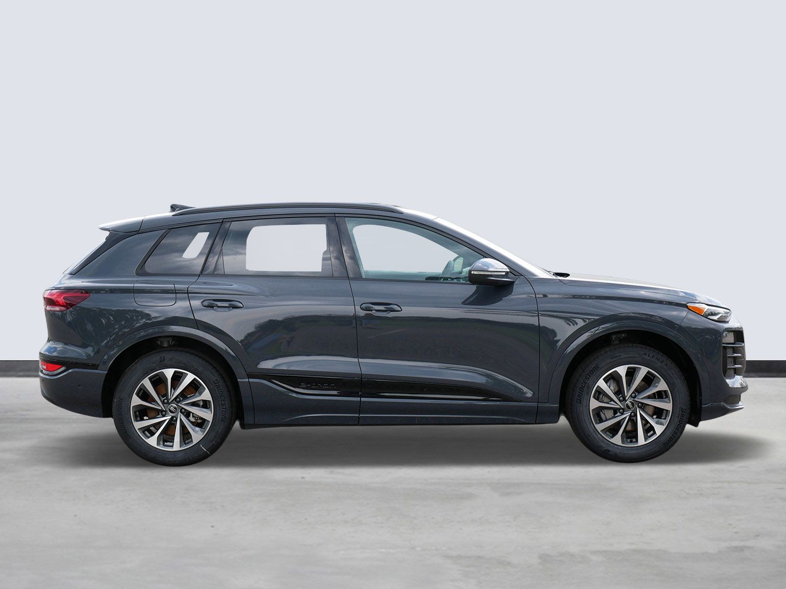 Thumbnail: 2025 Audi Q6 e-tron - 5