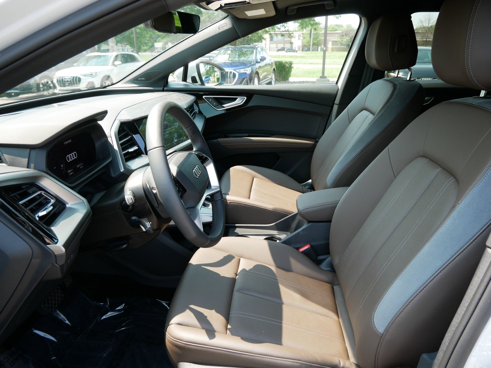 Thumbnail: 2024 Audi Q4 e-tron - 8