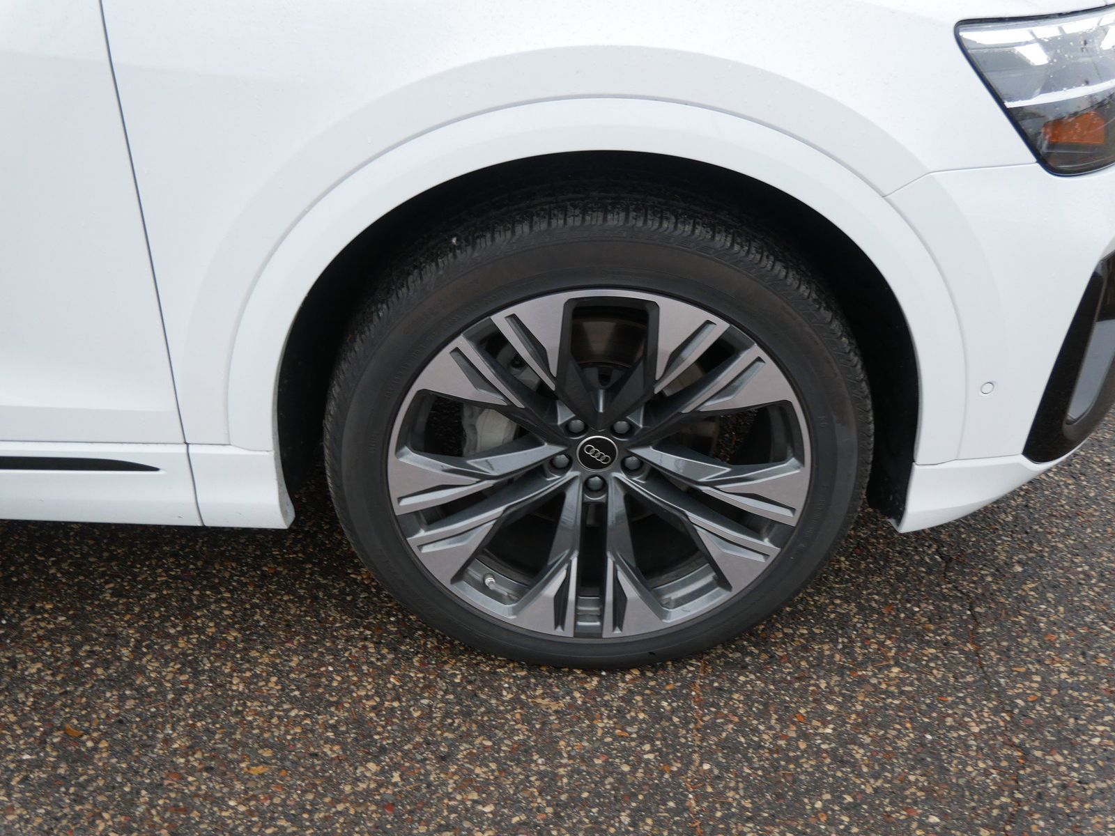 Thumbnail: 2025 Audi Q8 - 7