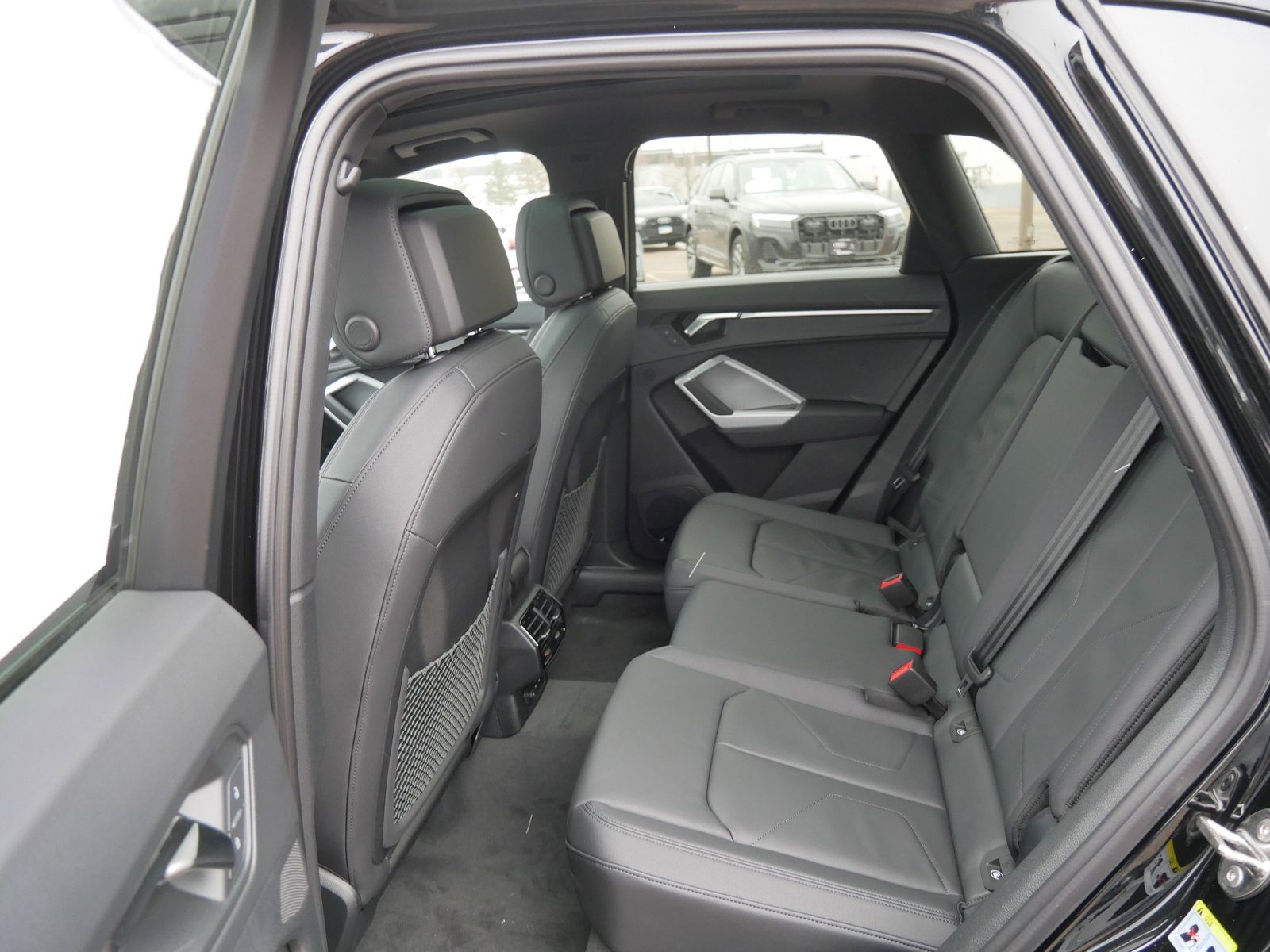 Thumbnail: 2025 Audi Q3 - 10