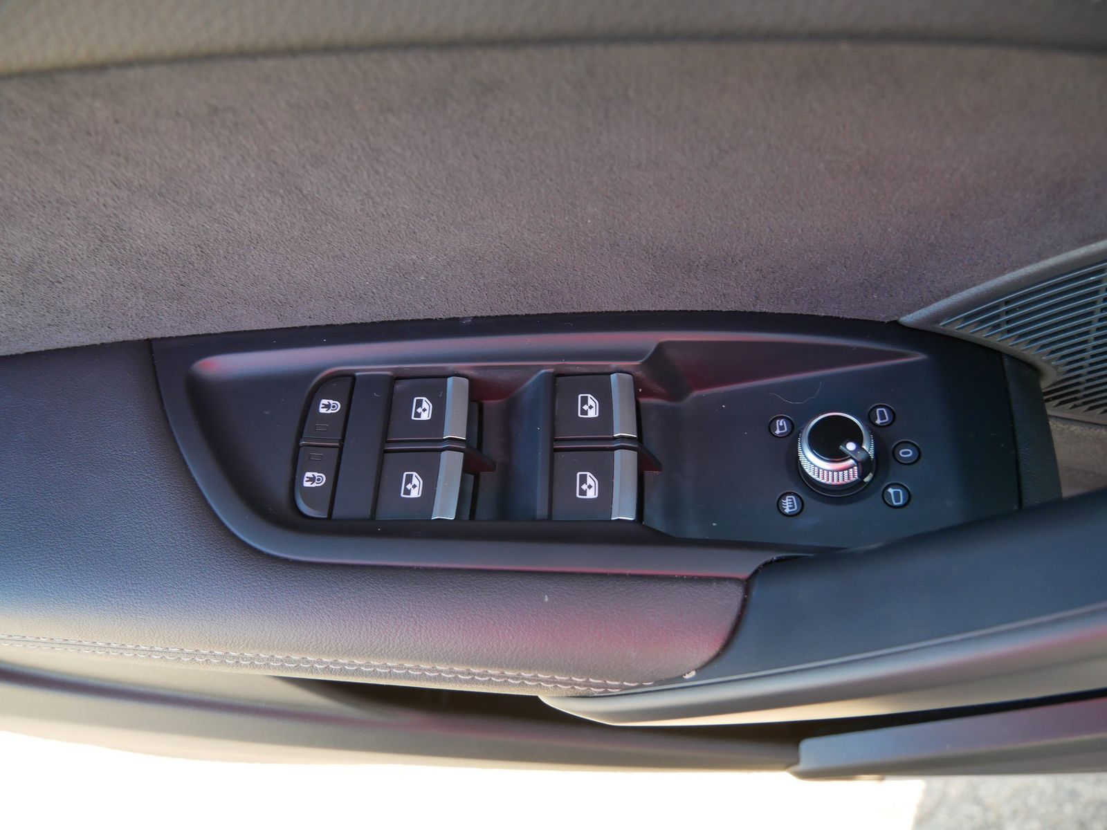 Thumbnail: 2023 Audi SQ5 - 14