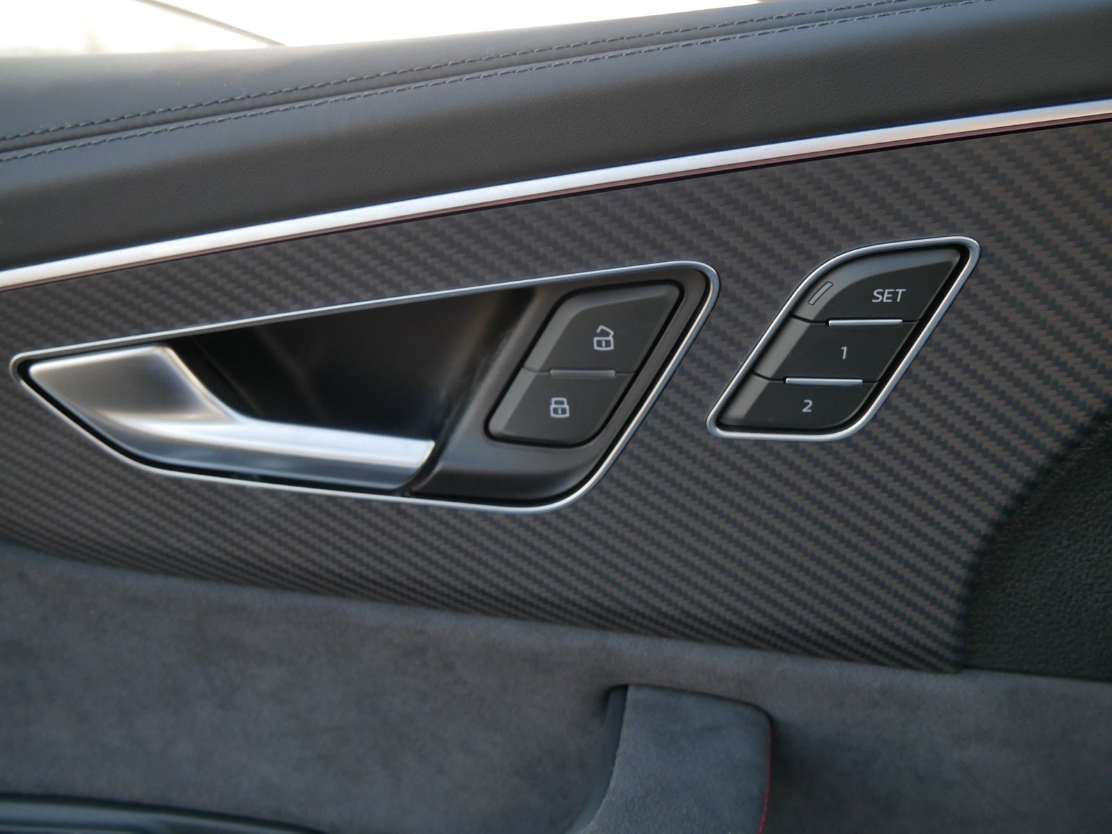 Thumbnail: 2026 Audi RS Q8 - 18