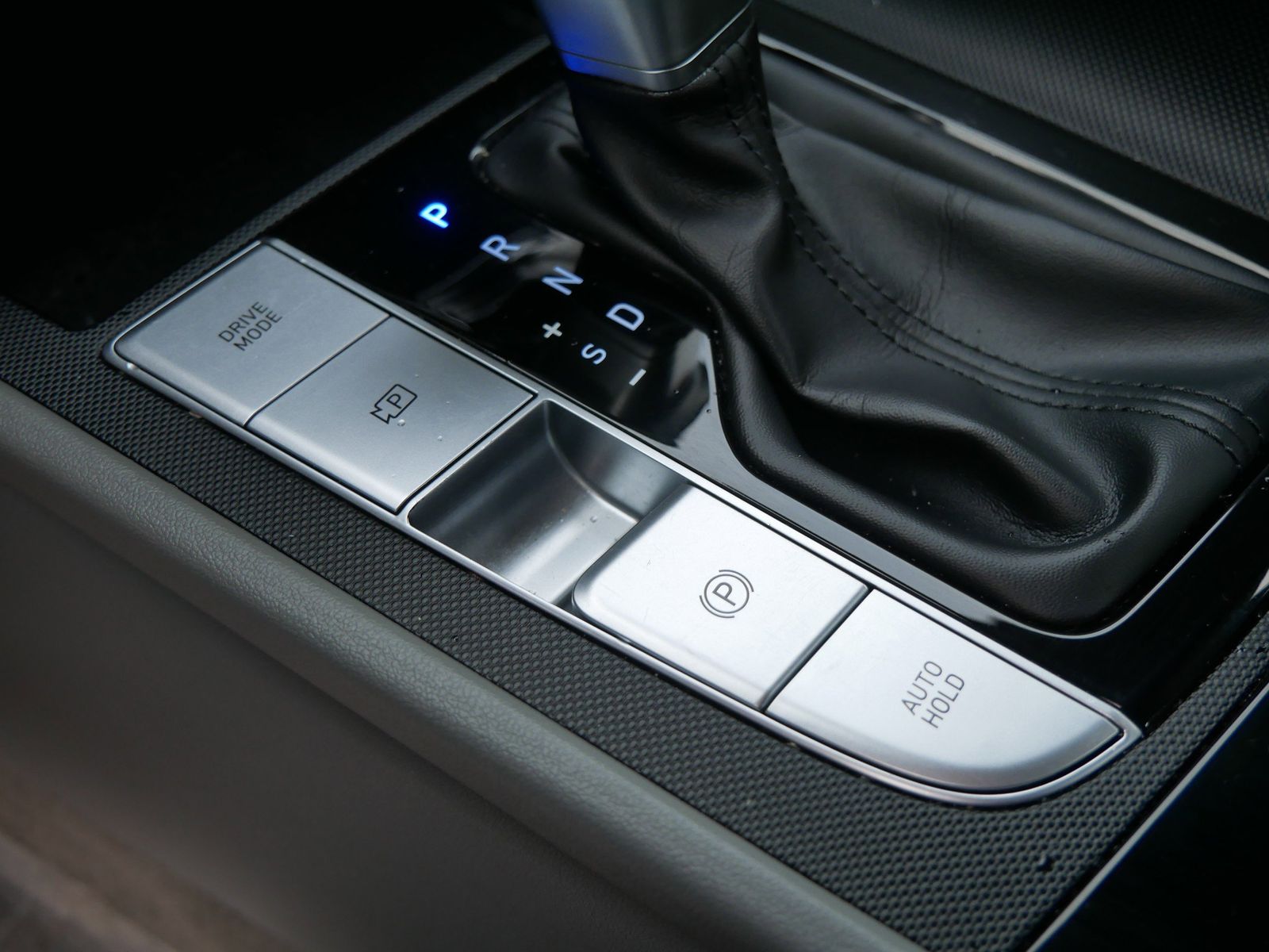 Thumbnail: 2023 Hyundai Elantra - 17