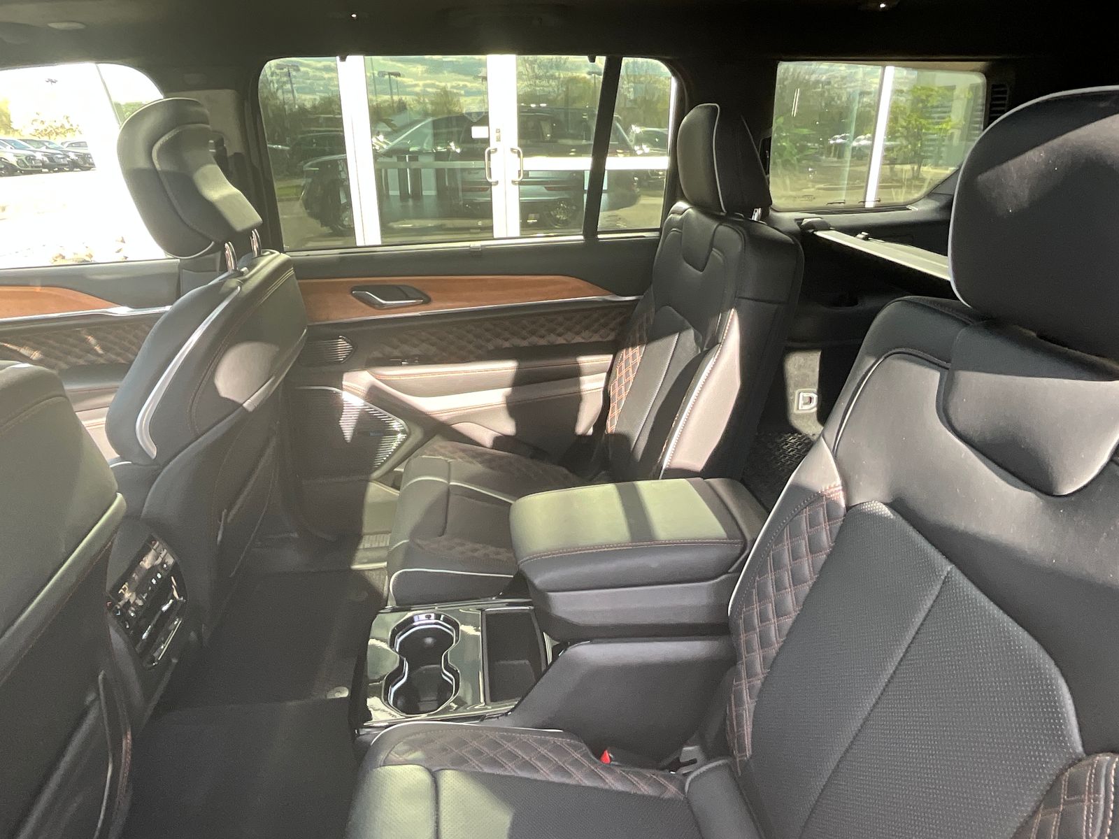Thumbnail: 2024 Jeep Grand Cherokee L - 18