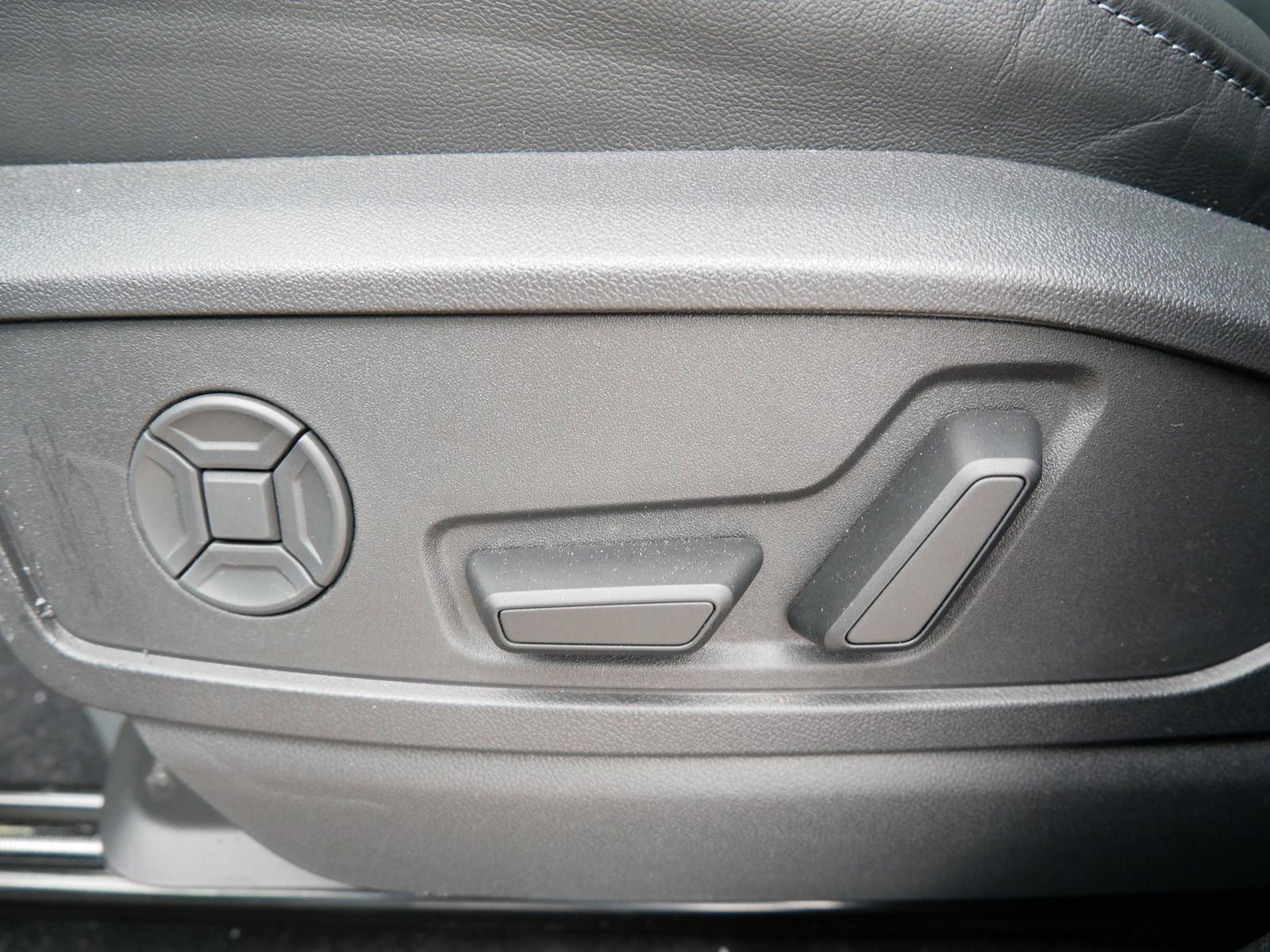 Thumbnail: 2025 Audi Q5 - 10