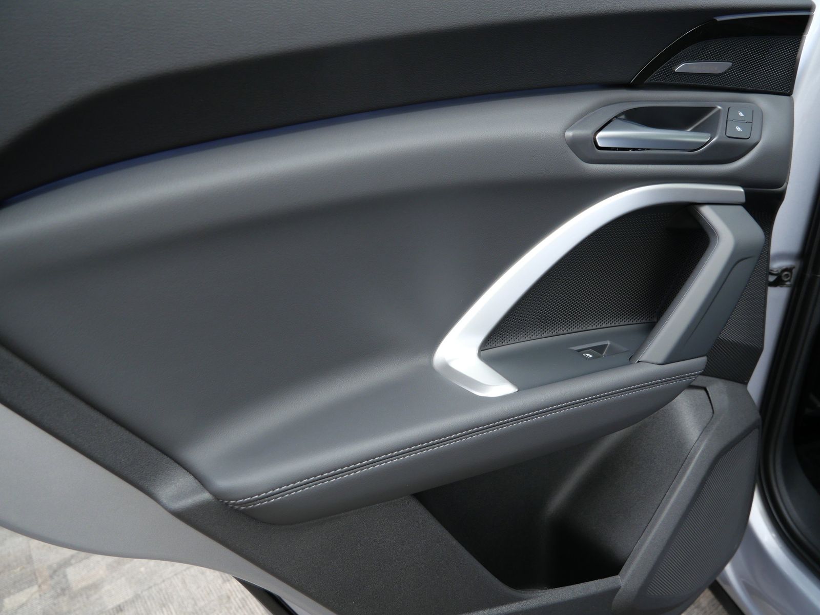 Thumbnail: 2025 Audi Q5 - 13