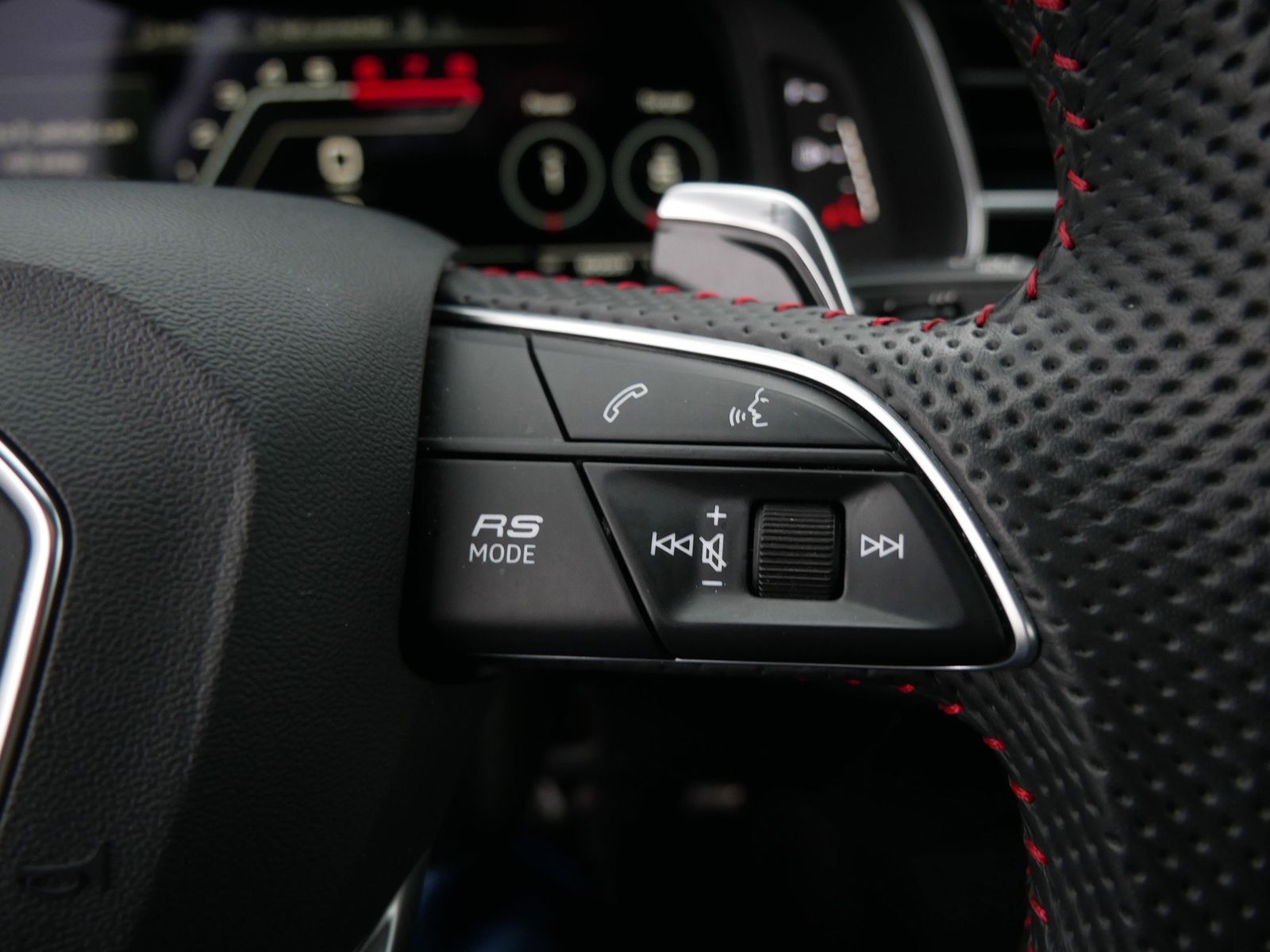 Thumbnail: 2021 Audi RS Q8 - 27