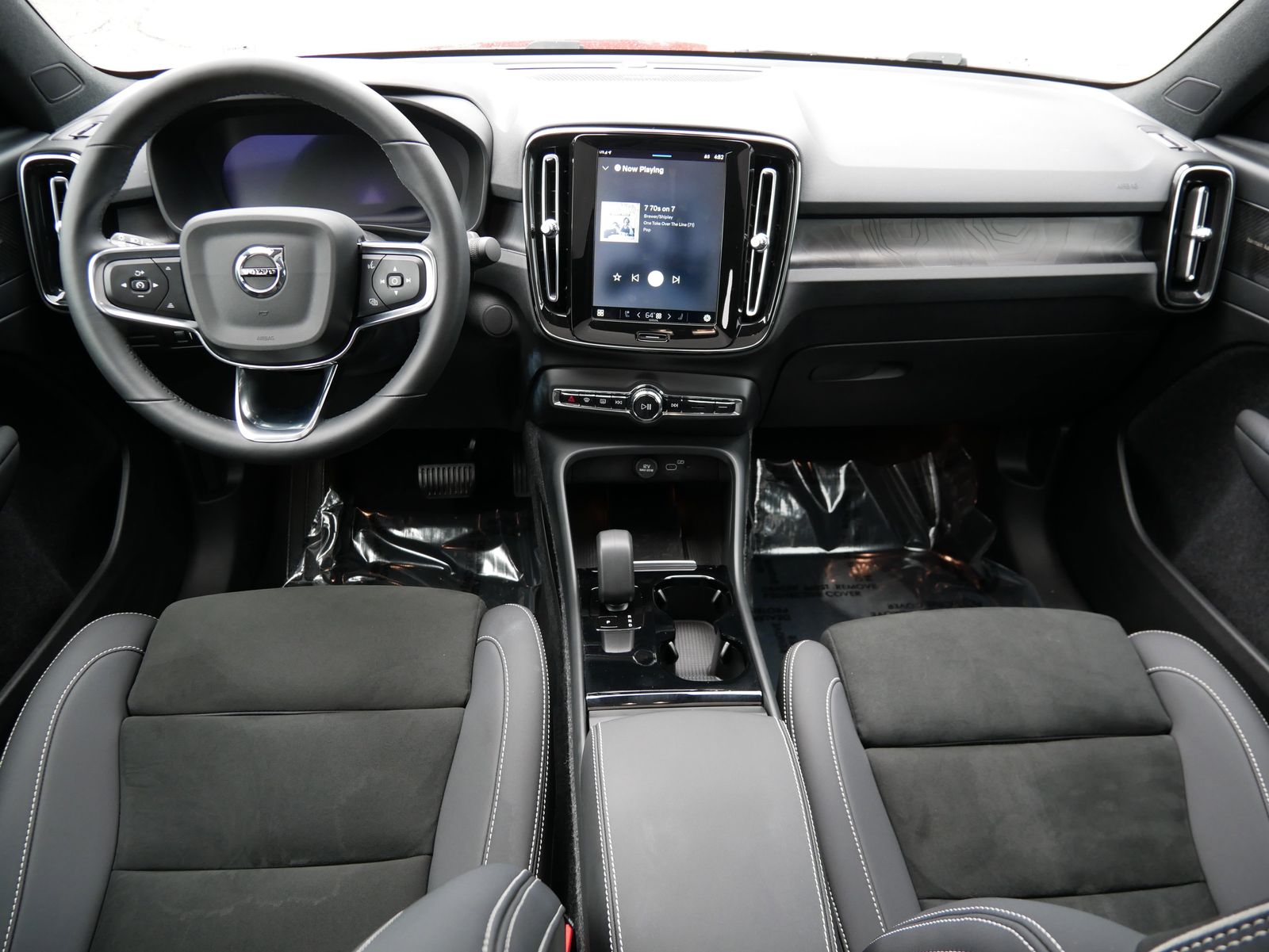 Thumbnail: 2022 Volvo C40 - 13