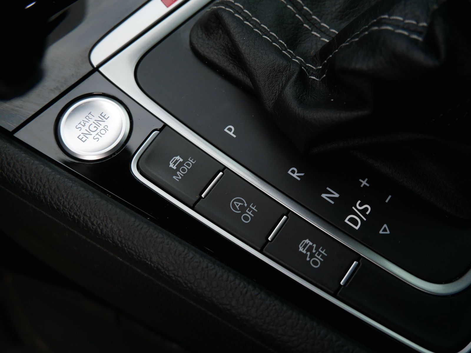 Thumbnail: 2019 Volkswagen Golf - 18