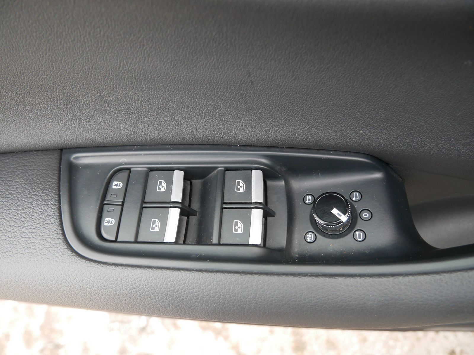 Thumbnail: 2021 Audi Q8 - 14