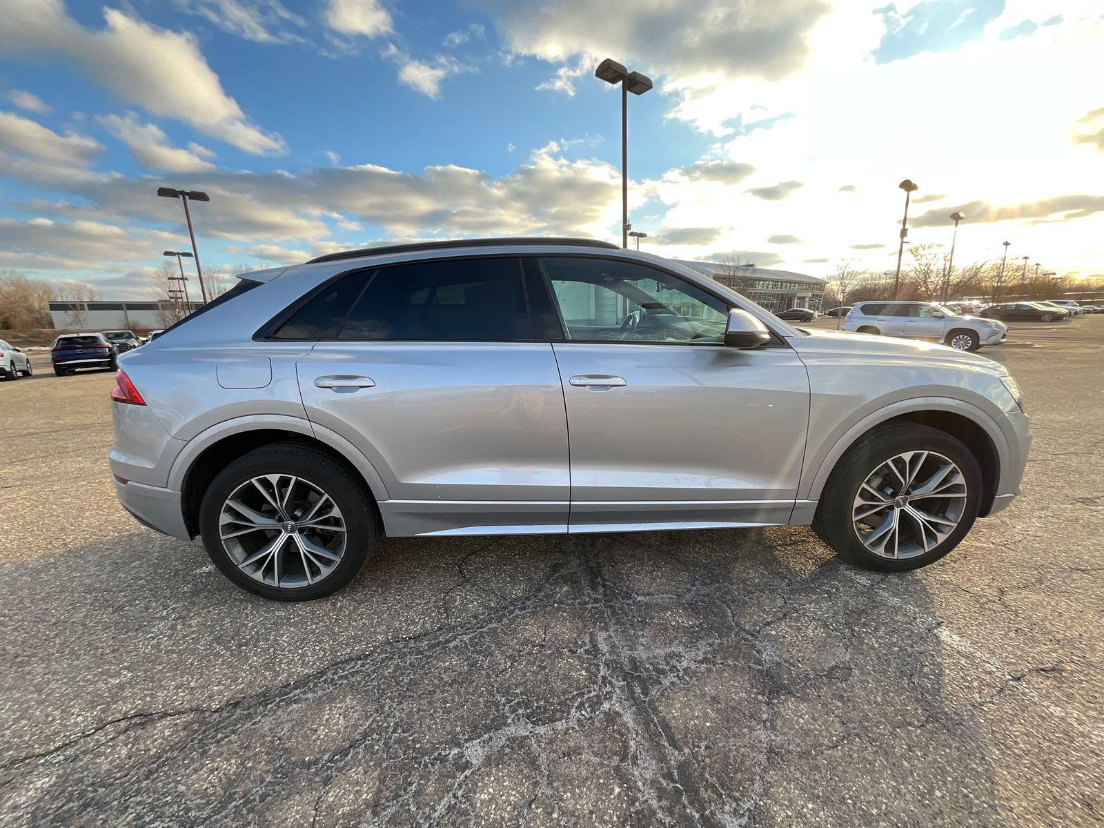 Thumbnail: 2020 Audi Q8 - 8