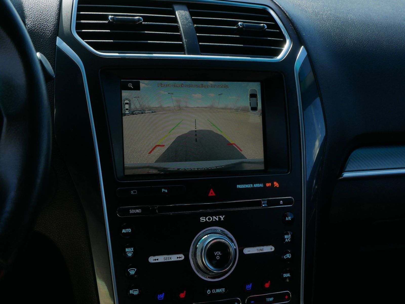 Thumbnail: 2016 Ford Explorer - 18