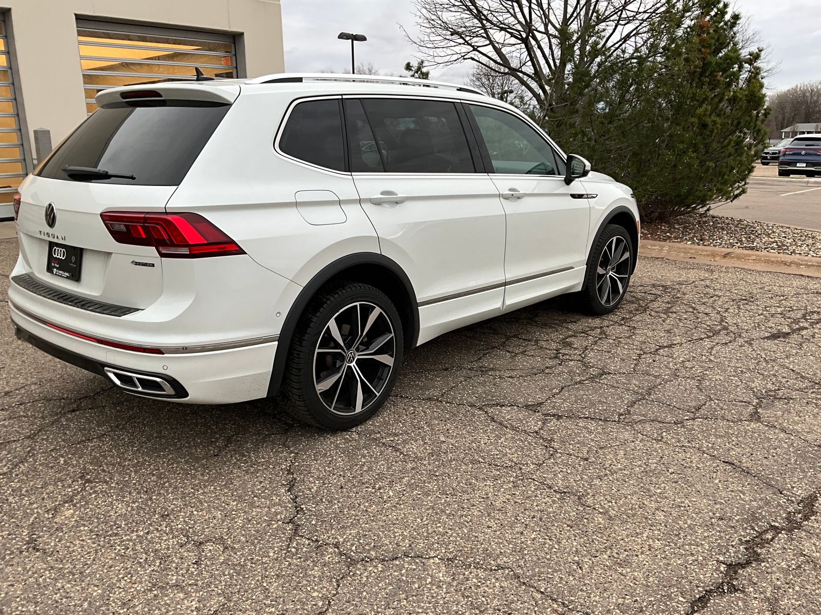 Thumbnail: 2022 Volkswagen Tiguan - 8