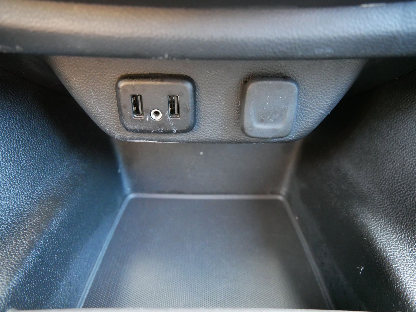 Thumbnail: 2018 Chevrolet Traverse - 21