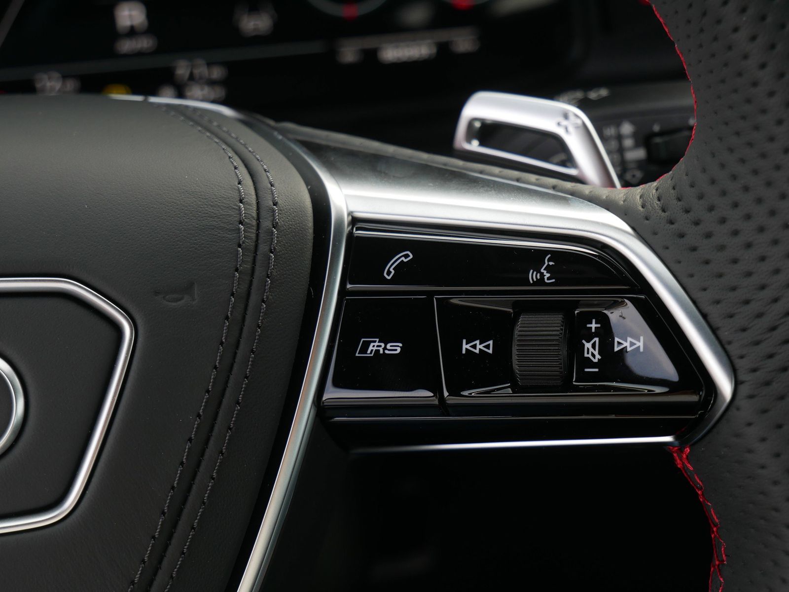 Thumbnail: 2026 Audi RS 6 - 26