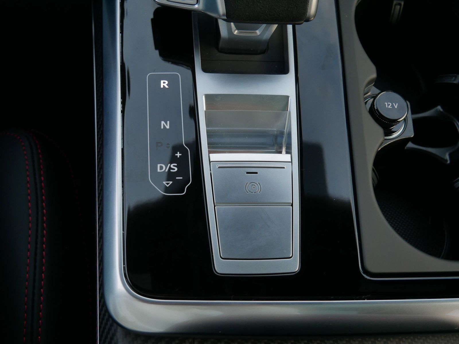 Thumbnail: 2026 Audi RS Q8 - 19